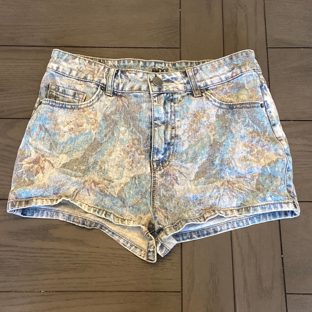 BDG Urban Outfitters Jean Shorts 28
